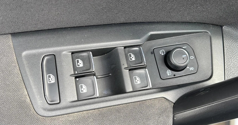 Volkswagen Tiguan cena 89900 przebieg: 141455, rok produkcji 2019 z Leśna małe 379